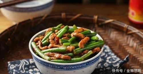 蒜苔炒肉|蒜薹炒肉不是炒老了就是不脆?下锅前腌制下,入味又脆爽
