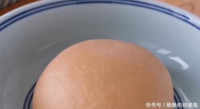 面粉|面粉别蒸馒头了,加2个西红柿,不用蒸不用烙,出锅比吃肉还香