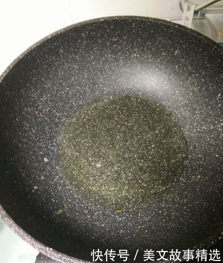 易学|无保留分享《煎焖鲫鱼》的做法,香味浓郁,做法简单易学