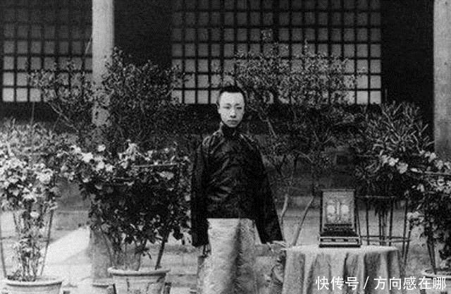 身边的太监|末代皇帝溥仪向太监提了个要求,太监表示很为难,跪地不起!