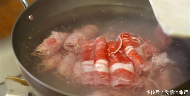 金针菇|深秋里来上一碗酸汤肥牛吧!酸辣可口治好你的没胃口,温暖你的胃