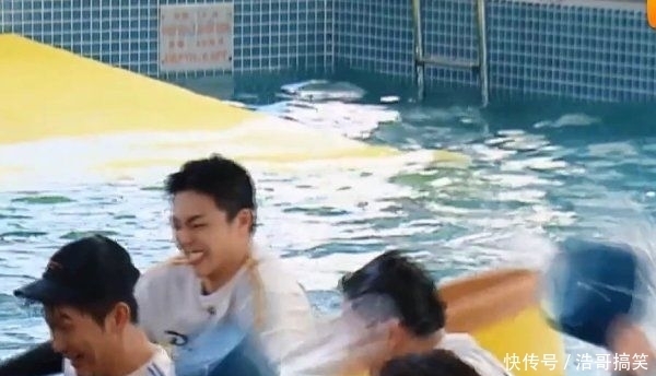  镜头|《跑男》下期水上游戏，放大蒋依依的镜头，脱妆后颜值很真实