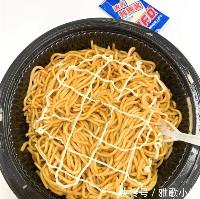 飘香|大学宿舍里公认“最好吃”的5种泡面,最后一种,飘香十里!