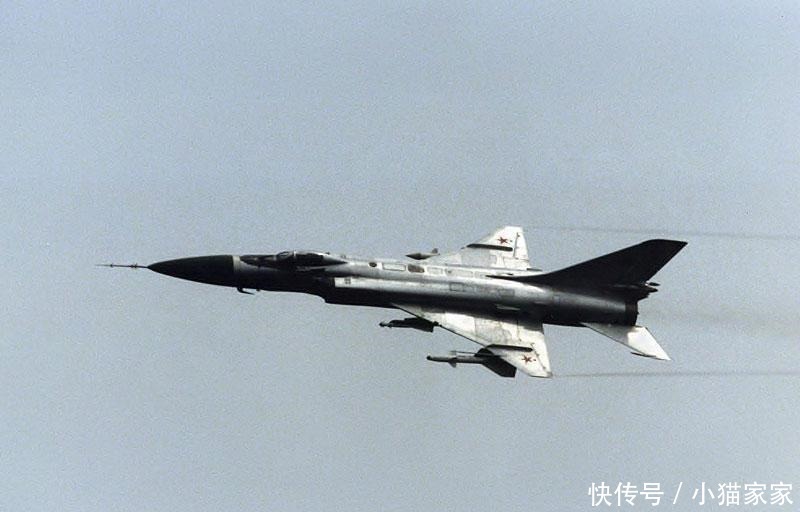 气昏|苏军最没意义的空中撞击苏-15气昏了头,与走私飞机同归于尽