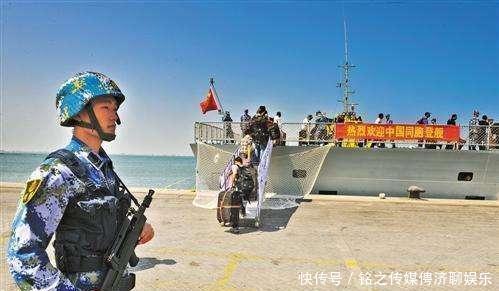  公民|571名中国公民安全撤离，警示牌一句话无人敢动，美国人羡慕不已