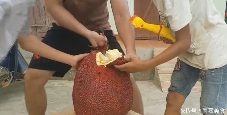 切开|男子去拼多多买“菠萝蜜”,20斤花了89元,切开后:老板你逗我?