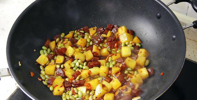 过瘾|懒人焖饭怎么做最下饭，试试这种好吃的做法，营养又过瘾