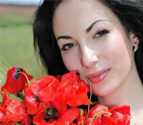  人称|金三角最危险女毒枭，人称“罂粟女皇”，我国出手后如今生死成迷