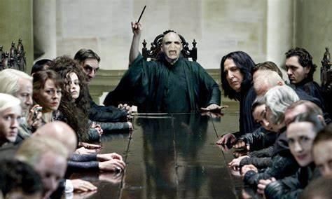 伏地|《哈利波特》格林德沃和伏地魔,谁才是“最强黑魔王”