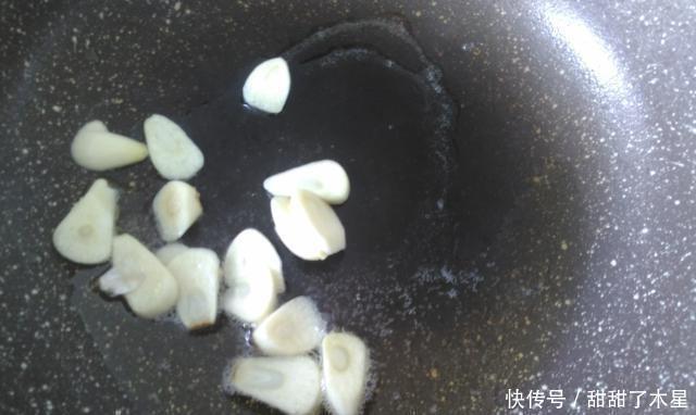 回味无穷|这道菜是用乡下的天然香料做的,让人回味无穷