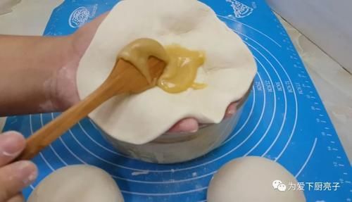 保鲜膜|面粉又出神奇做法,不发面不烫面,外焦里软又空心,吃过念念不忘