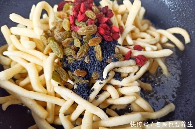 做法|这才是沙琪玛的传统做法，百吃不厌的小零食，色泽金黄，甜而不腻
