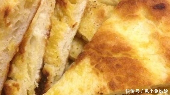  发硬|电饼铛烙饼总发硬？厨师教你一招，简单又实用，面饼放凉也不变硬