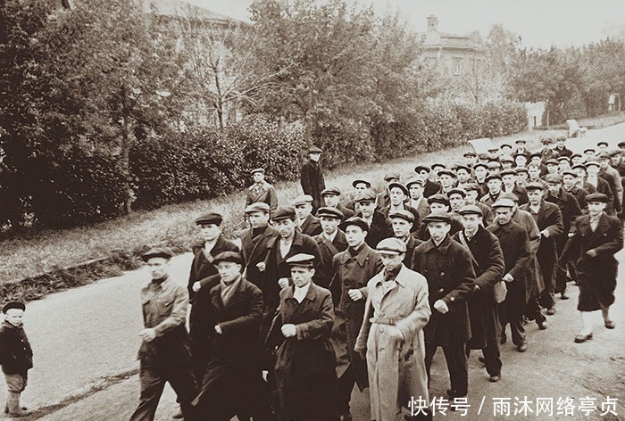 战争中|苏联冬天多恐怖？德军精锐打到莫斯科，50万人直接冻死城外