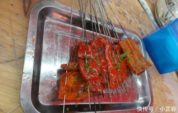 土豆|吃烧烤时,这坑钱的“5菜1汁”,能少点就少点,成本不是一般的低